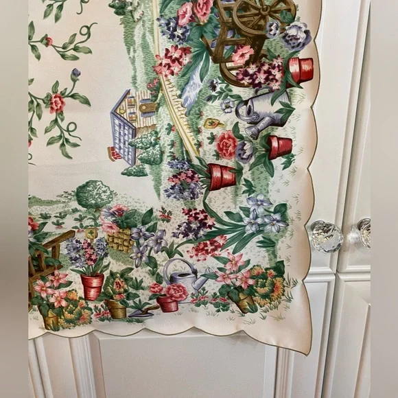 Vtg Small Square Polyester Table Cloth with Repeating Pattern Pink Roses Florals - Picture 5 of 8